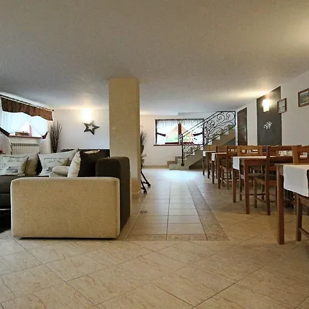 Lichajowka Oda ve Kahvaltı Ciche Małe